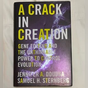 A CRACK IN CREATION
GENE EDITING AND THE UNTHINKABLE POWER TO CONTROL EVOLUTION